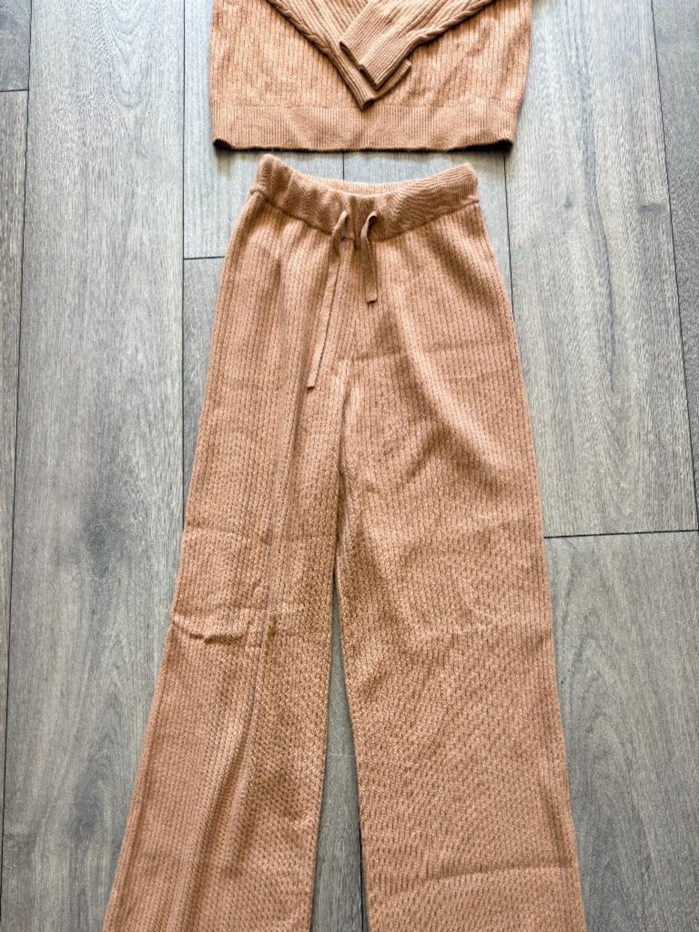 Lily Silk 100% Cashmere Sweatsuit Set - Picture 5 of 6